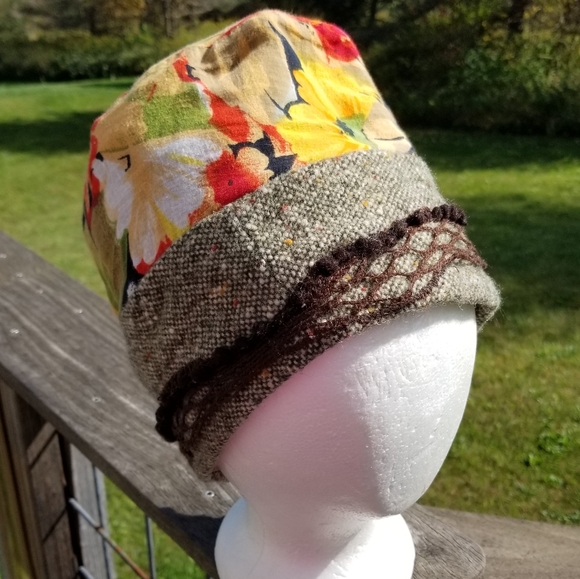 A Few Good Bananas Wool Hat Women's Artwear USA Upcycled Wearable Art OOAK - Picture 4 of 16